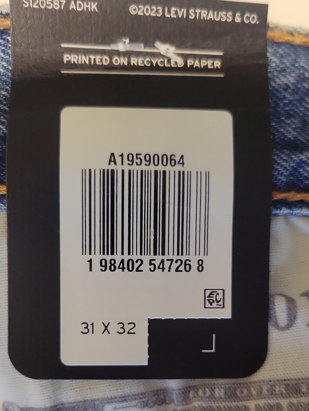 Levi's 501® 90s Straight Jeans in Medium Blue - Picture 7 of 9